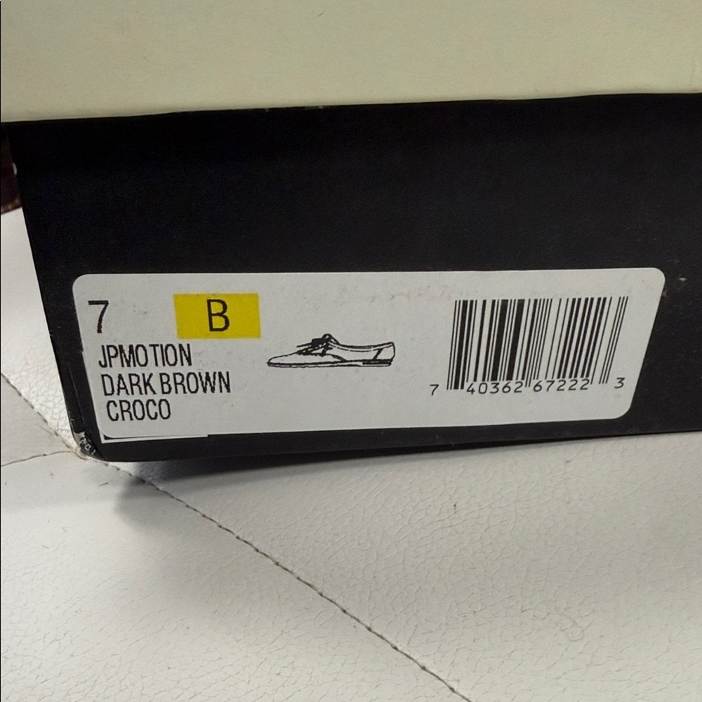 Easy Spirit Chocolate Crocodile Texture Oxfords - Picture 7 of 8